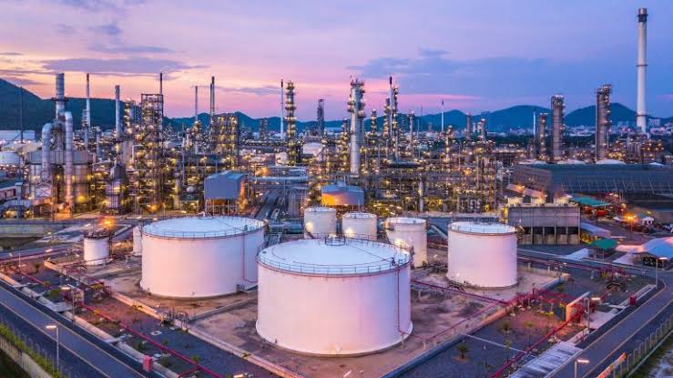 Strait of Hormuz closure: Tight LNG markets, oil prices could soar to $200